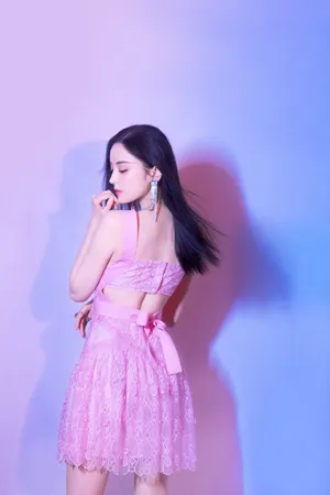 古力娜扎粉裙性感活动照图片_4