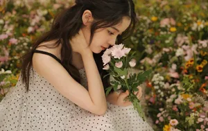 欧阳娜娜波点裙性感写真图片
