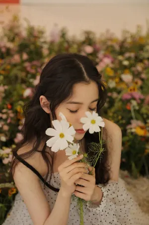 欧阳娜娜波点裙性感写真图片_4
