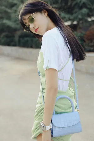 阚清子绿裙甜美写真图片_4