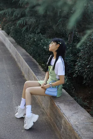 阚清子绿裙甜美写真图片_5