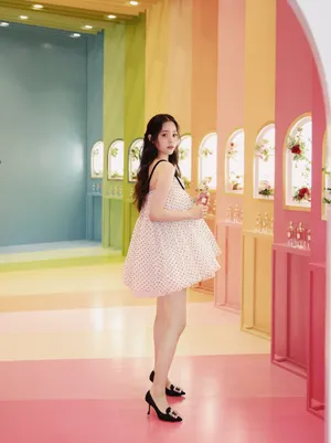欧阳娜娜波点裙甜美活动图片