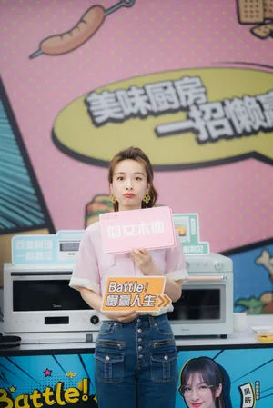 吴昕高马尾随性甜美图片_2