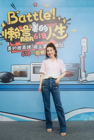 吴昕高马尾随性甜美图片_3