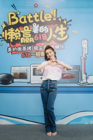 吴昕高马尾随性甜美图片_5