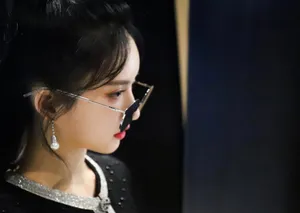 刘些宁清新甜美写真图片