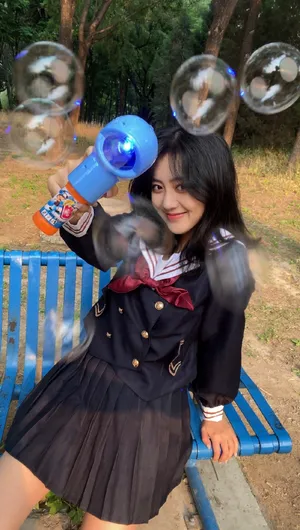王梓薇学生制服甜美图片_3
