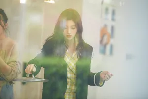 鞠婧祎红发性感综艺剧照图片_4
