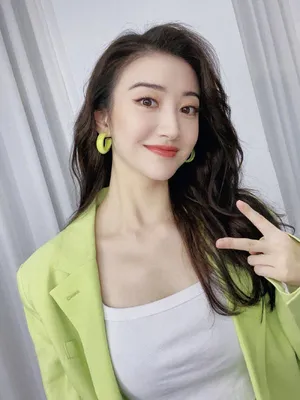 景甜绿色西装自拍照图片_3
