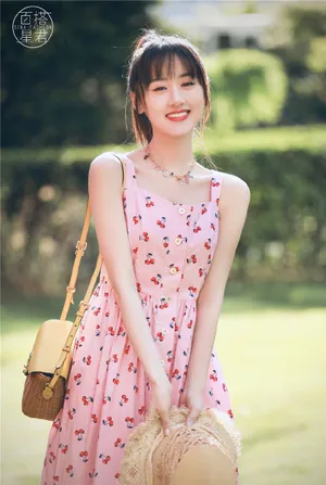 袁冰妍清新靓丽时尚写真图片