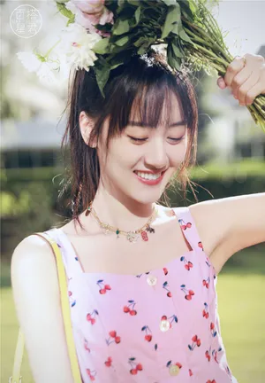 袁冰妍清新靓丽时尚写真图片_2