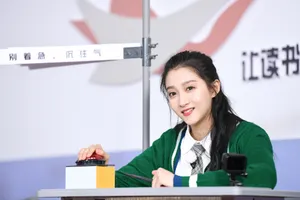 关晓彤《奔跑吧》甜美剧照图片