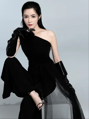 汤晶媚性感黑色系质感写真图片_5