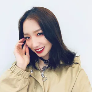 孟美岐红唇性感私服自拍照图片_3