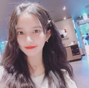 刘些宁清新甜美自拍图片