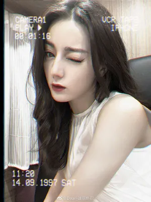 迪丽热巴卷发性感自拍照图片_3