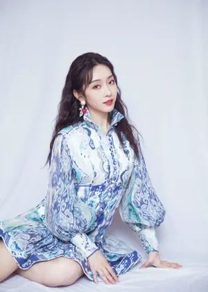 宣璐印花连衣裙性感写真图片_13