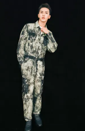 许魏洲俊朗帅气写真图片