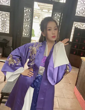 虞书欣古装甜美自拍图片