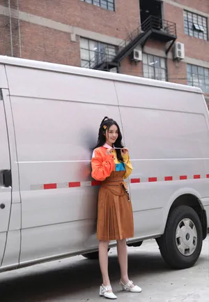 李莎旻子拼接衬衫时尚写真图片_3