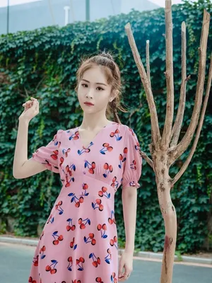 徐紫茵粉裙甜美写真图片_1