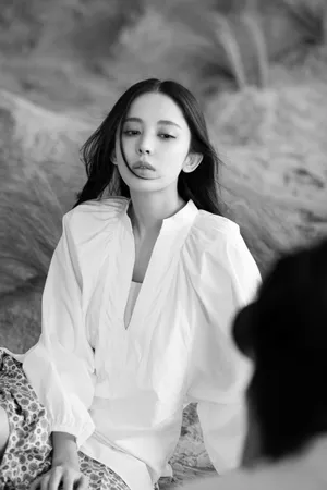 古力娜扎碎花裙写真花絮图片_3