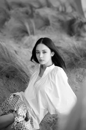 古力娜扎碎花裙写真花絮图片_4