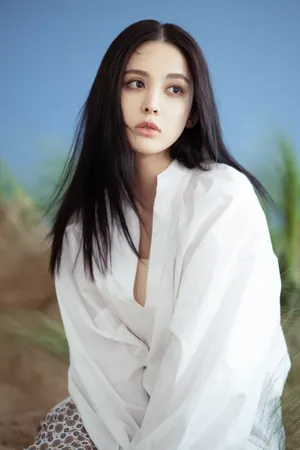 古力娜扎碎花裙写真花絮图片_9