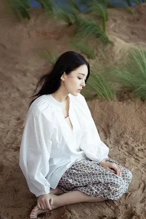 古力娜扎碎花裙写真花絮图片_12
