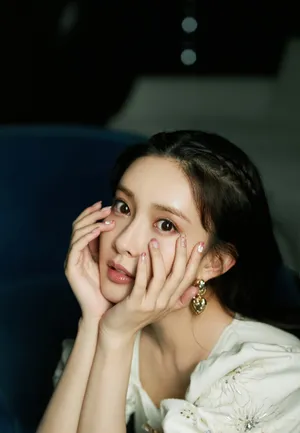 孟子义复古甜美写真图片