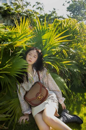 朱颜曼滋印花衬衫文艺写真图片_2