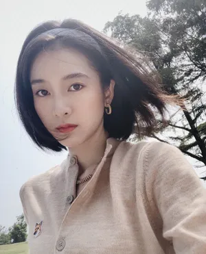 张雪迎甜美运动风自拍图片_2