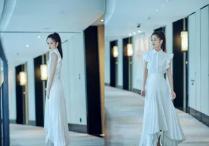 颖儿白色长裙甜美写真图片_1