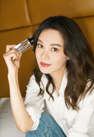 郁可唯优雅浪漫写真图片