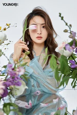 赖雨濛花间少女甜美写真图片_2
