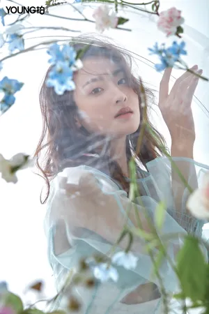 赖雨濛花间少女甜美写真图片_3
