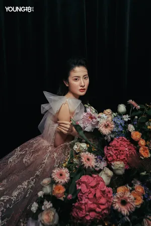赖雨濛花间少女甜美写真图片_11