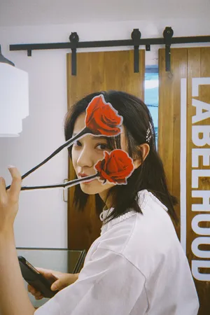 施诗超短裙清新少女风图片_2