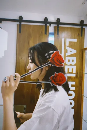 施诗超短裙清新少女风图片_3