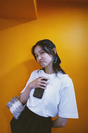 施诗超短裙清新少女风图片_5