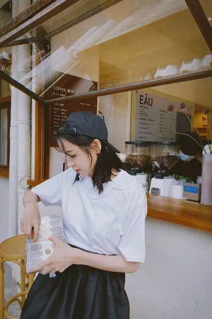 施诗超短裙清新少女风图片_6