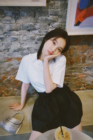 施诗超短裙清新少女风图片_7