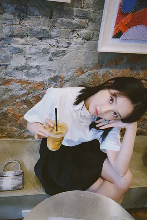施诗超短裙清新少女风图片_8