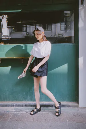 施诗超短裙清新少女风图片_10