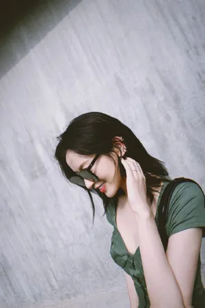 施诗绿色连衣裙性感写真图片