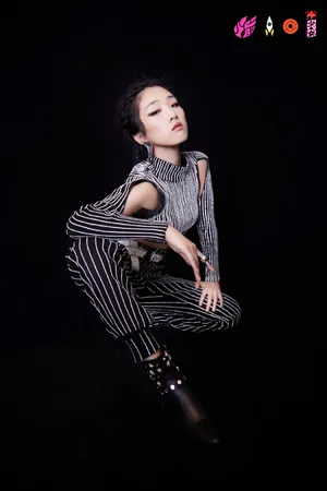 火箭少女101金属感造型大片写真图片_4
