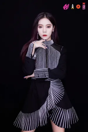 火箭少女101金属感造型大片写真图片_6