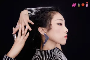 火箭少女101黑色系光影性感写真图片_4