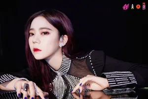 火箭少女101黑色系光影性感写真图片_6