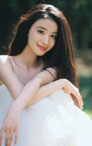 王楚然吊带裙性感写真图片